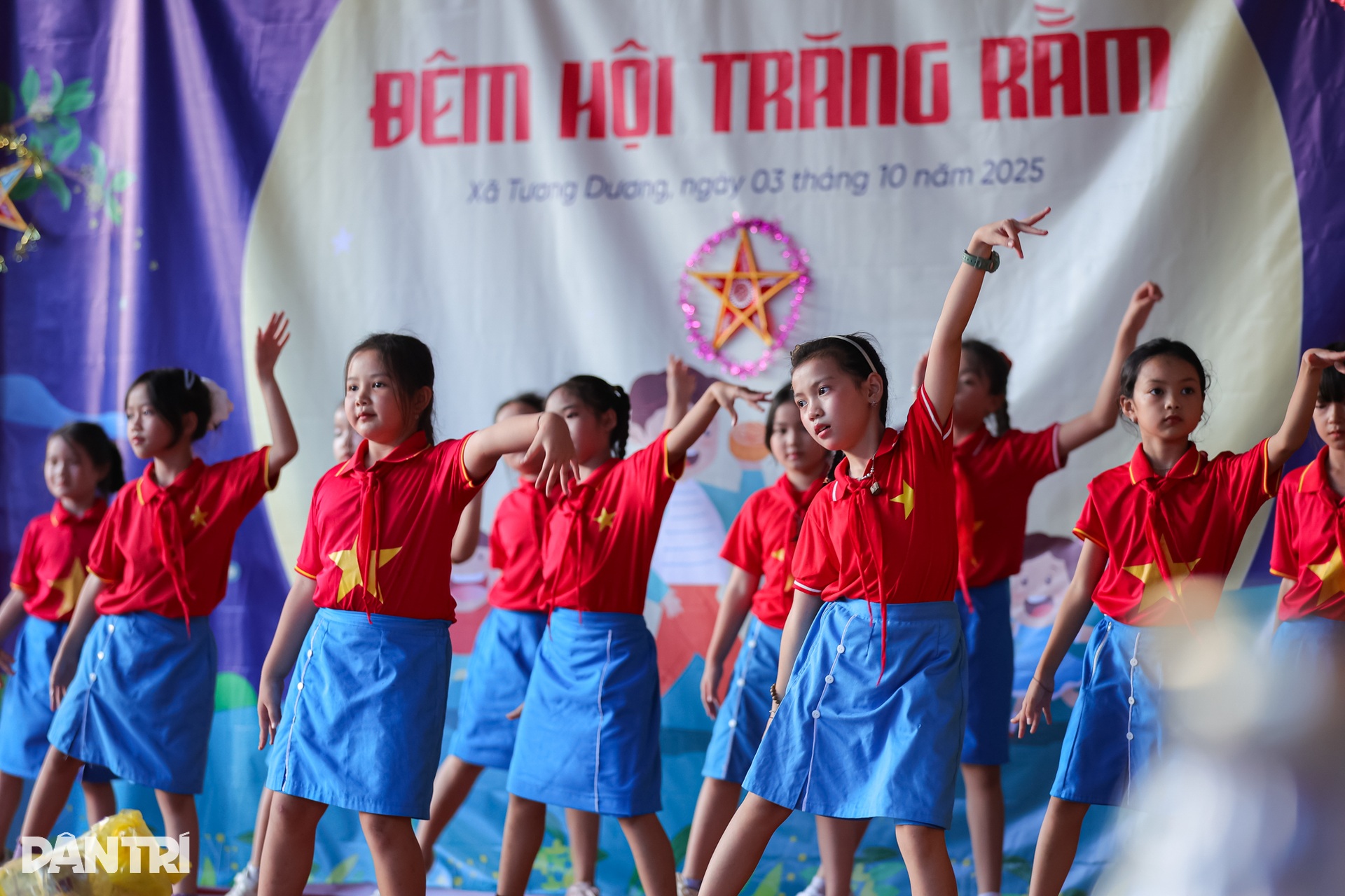 Niềm vui Tết Trung thu của 440 em nhỏ vùng rốn lũ Nghệ An - 8