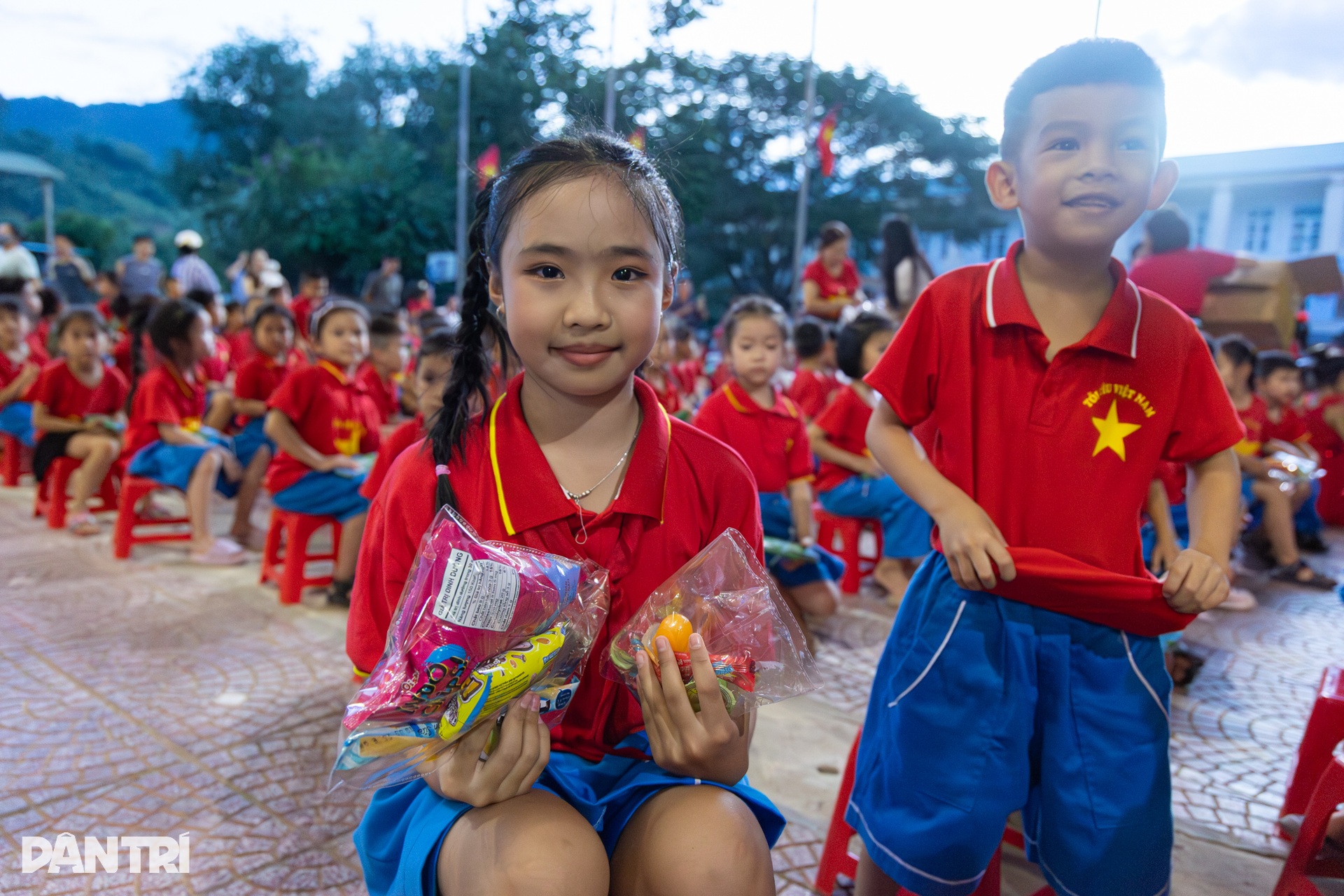 Niềm vui Tết Trung thu của 440 em nhỏ vùng rốn lũ Nghệ An - 9