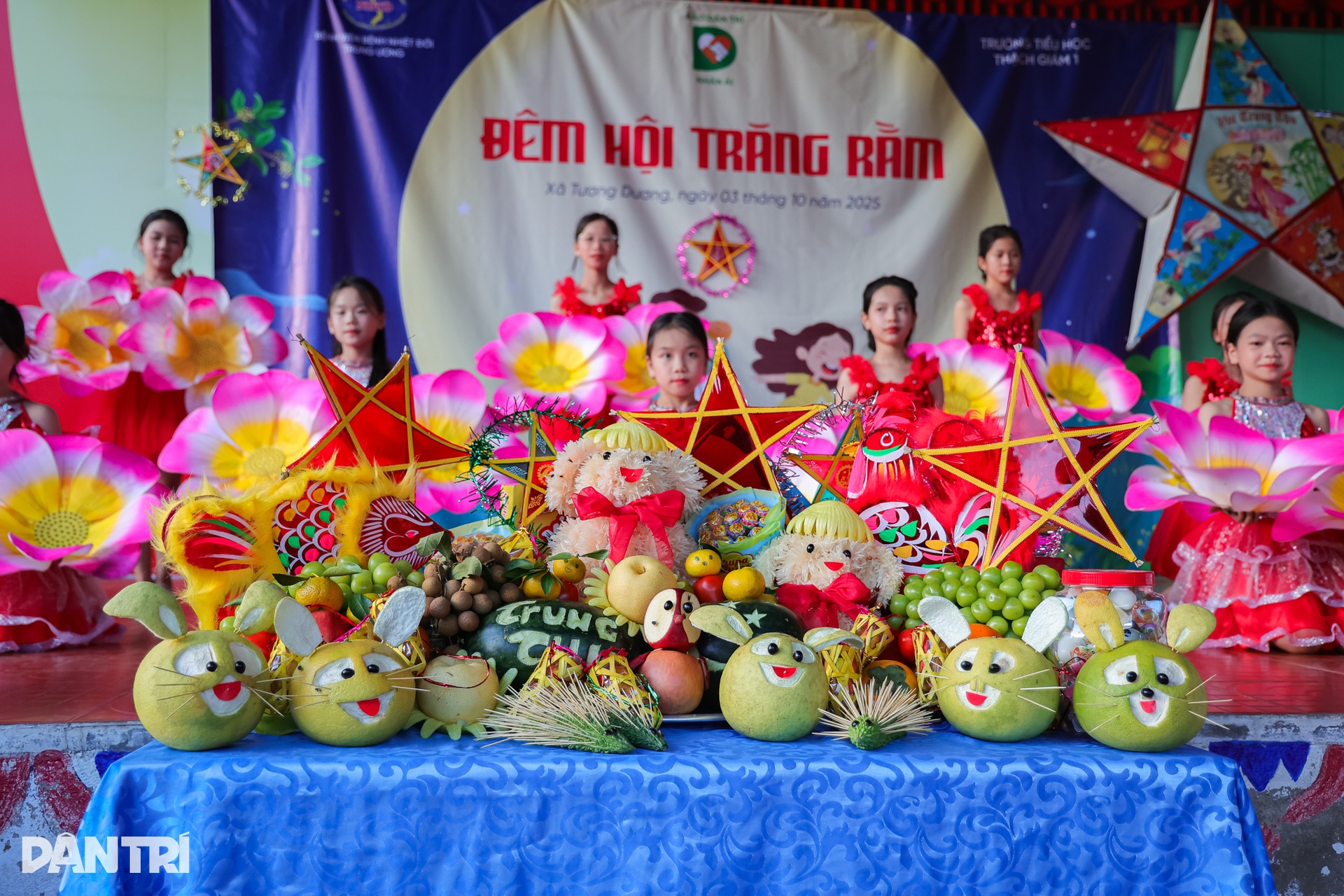 Niềm vui Tết Trung thu của 440 em nhỏ vùng rốn lũ Nghệ An - 11