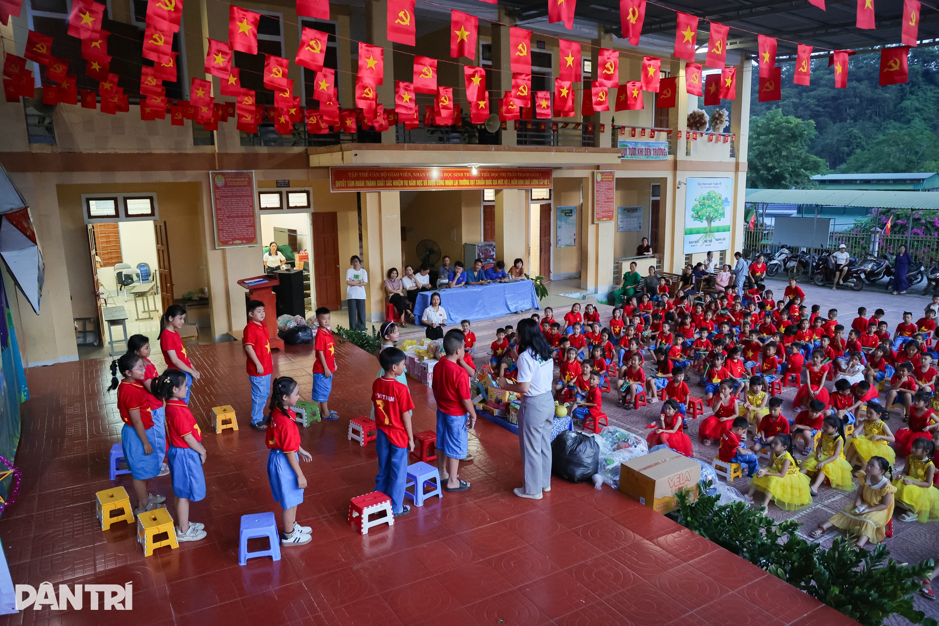 Niềm vui Tết Trung thu của 440 em nhỏ vùng rốn lũ Nghệ An - 12