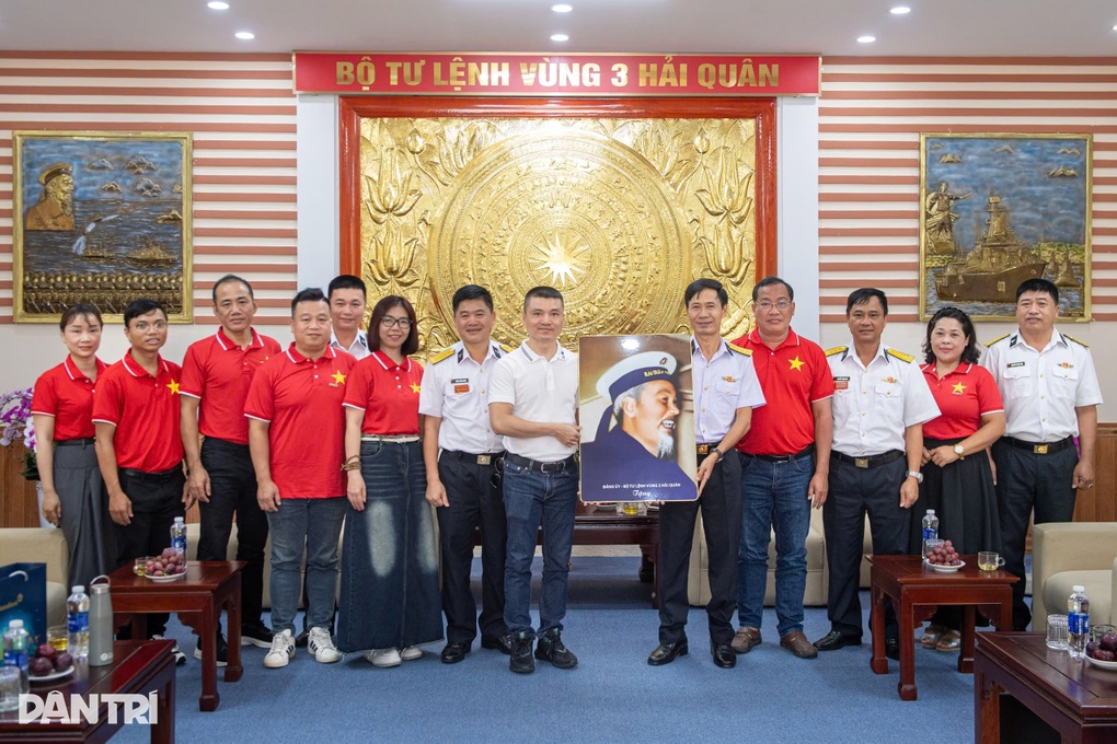 Báo Dân trí thăm hỏi, động viên chiến sĩ Vùng 3 Hải quân - 3