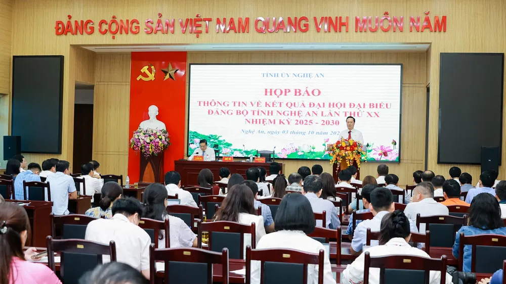 Quang cảnh buổi họp báo. tay-Nghe-An.jpg