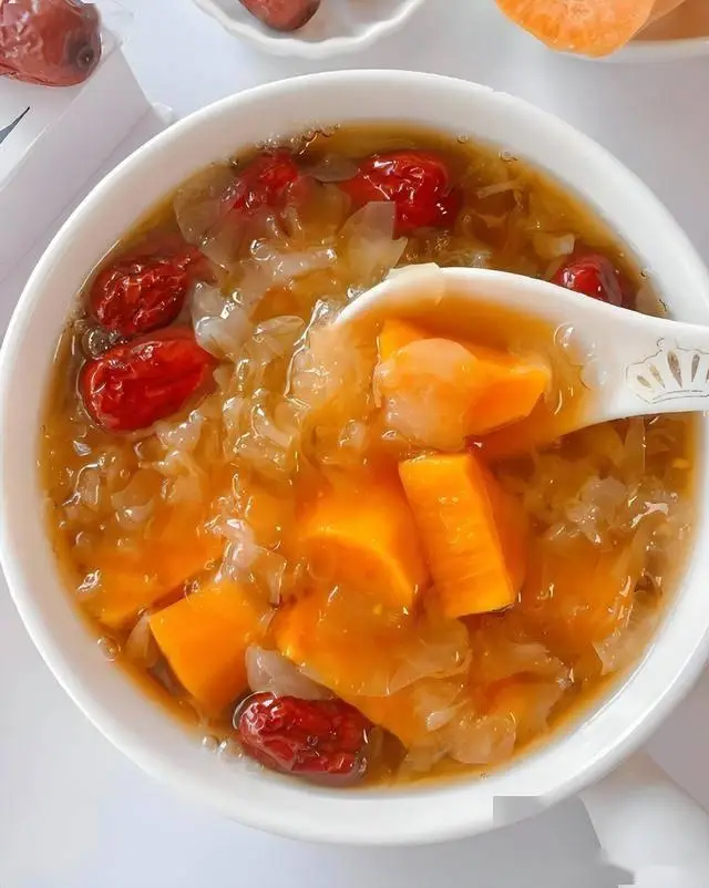 Mùa thu, phụ nữ trung niên nên uống 3 loại súp thiên nhiên này để bổ nội tiết, nuôi dưỡng làn da từ trong ra ngoài, giúp da ngậm nước và trong suốt- Ảnh 2.