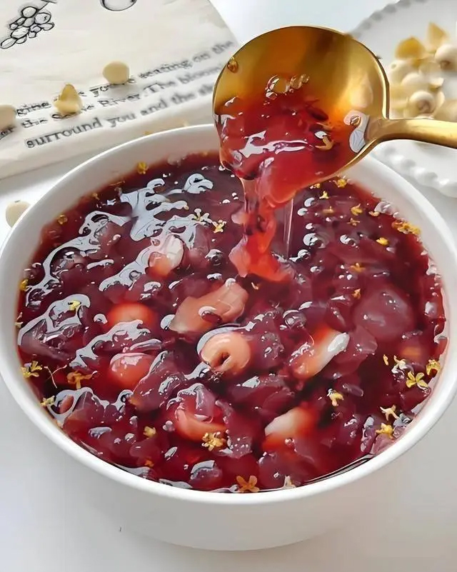 Mùa thu, phụ nữ trung niên nên uống 3 loại súp thiên nhiên này để bổ nội tiết, nuôi dưỡng làn da từ trong ra ngoài, giúp da ngậm nước và trong suốt- Ảnh 3.