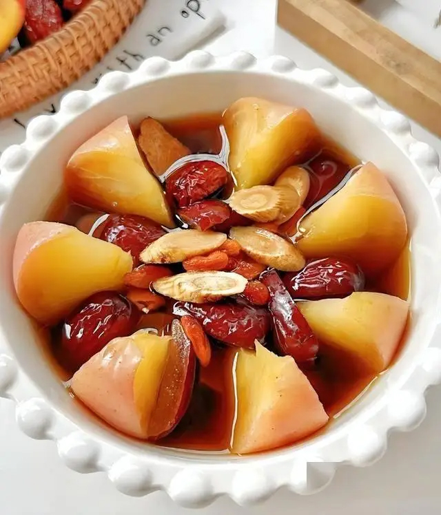 Mùa thu, phụ nữ trung niên nên uống 3 loại súp thiên nhiên này để bổ nội tiết, nuôi dưỡng làn da từ trong ra ngoài, giúp da ngậm nước và trong suốt- Ảnh 4.