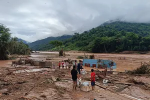Bộ Tài chính: Khẩn trương báo cáo, chi trả bảo hiểm do ảnh hưởng bão số 10 và mưa lũ