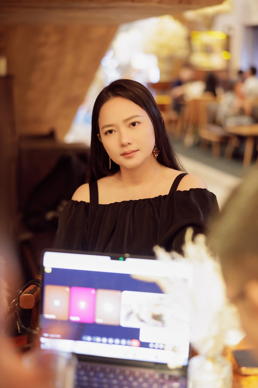 Người đẹp Phan Như Thảo: Nếu anh Đức An phá sản, tôi vẫn bên cạnh để nuôi chồng 2 Phan Như Thảo thừa nhận là người tham lam về công việc.