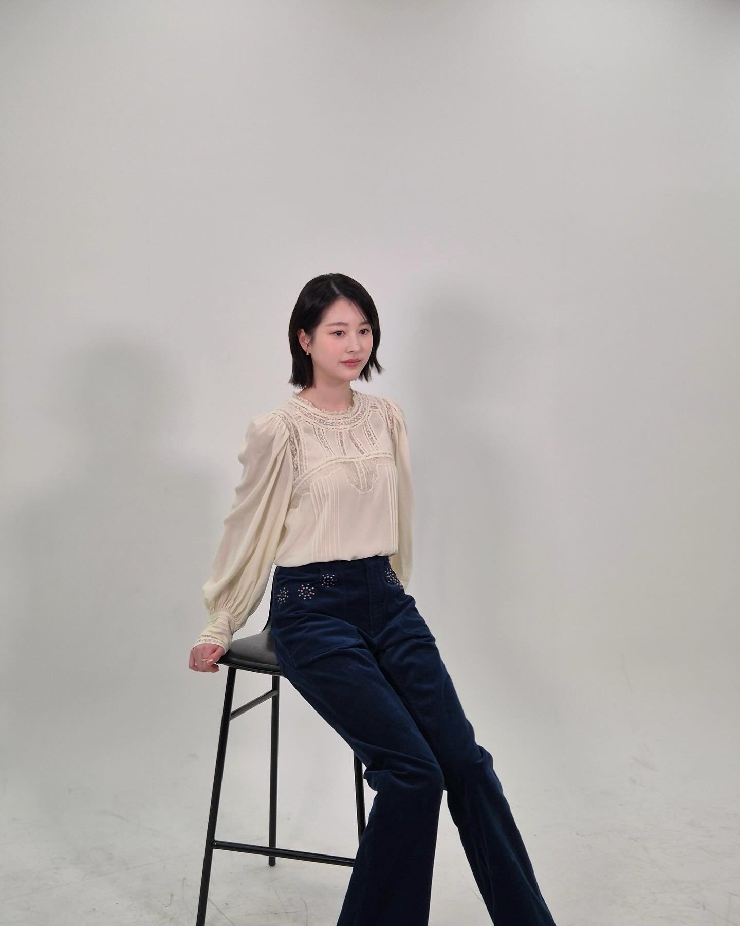 Nữ diễn viên xinh không đối thủ trên màn ảnh Hàn, style ngoài đời xinh tươi và đậm chất nữ tính- Ảnh 11.