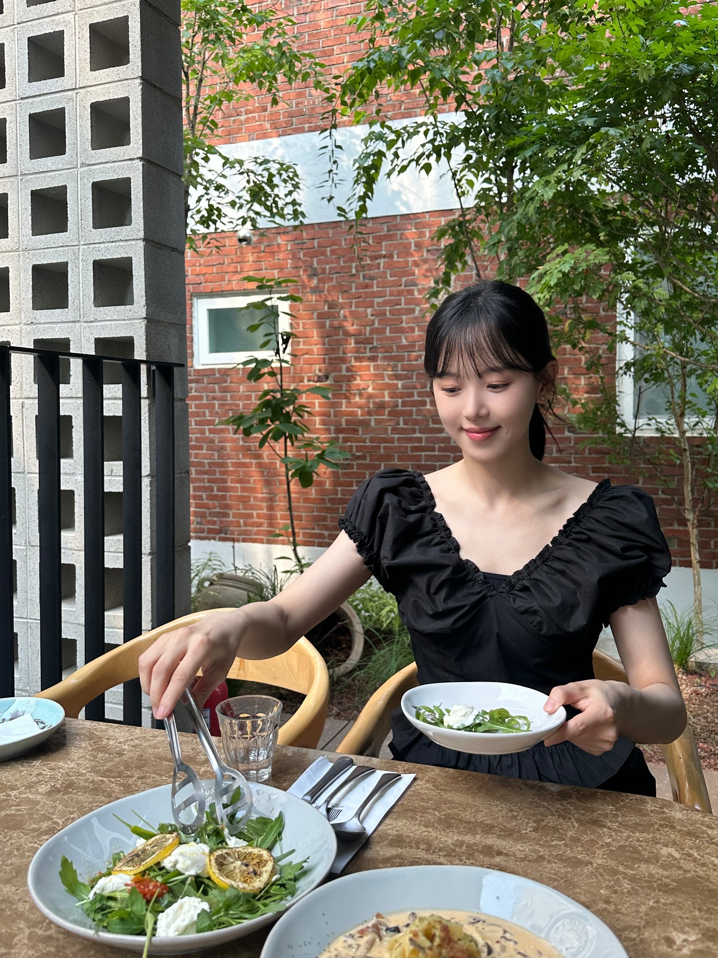 1759624115 844 Ngoai doi tre lau khong tuong tung co man ho