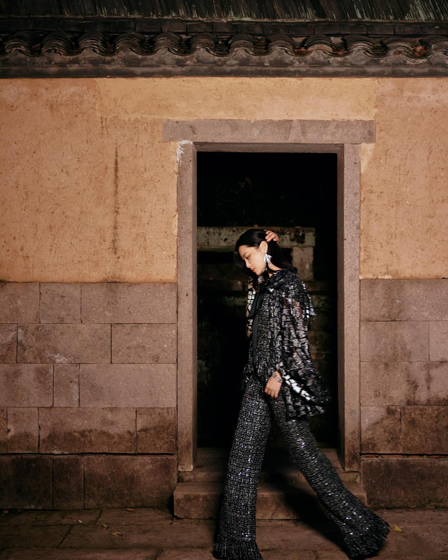 Ảnh hậu 39 tuổi đến bóng lưng cũng tỏa hào quang, là Jennie phiên bản trưởng thành- Ảnh 14.