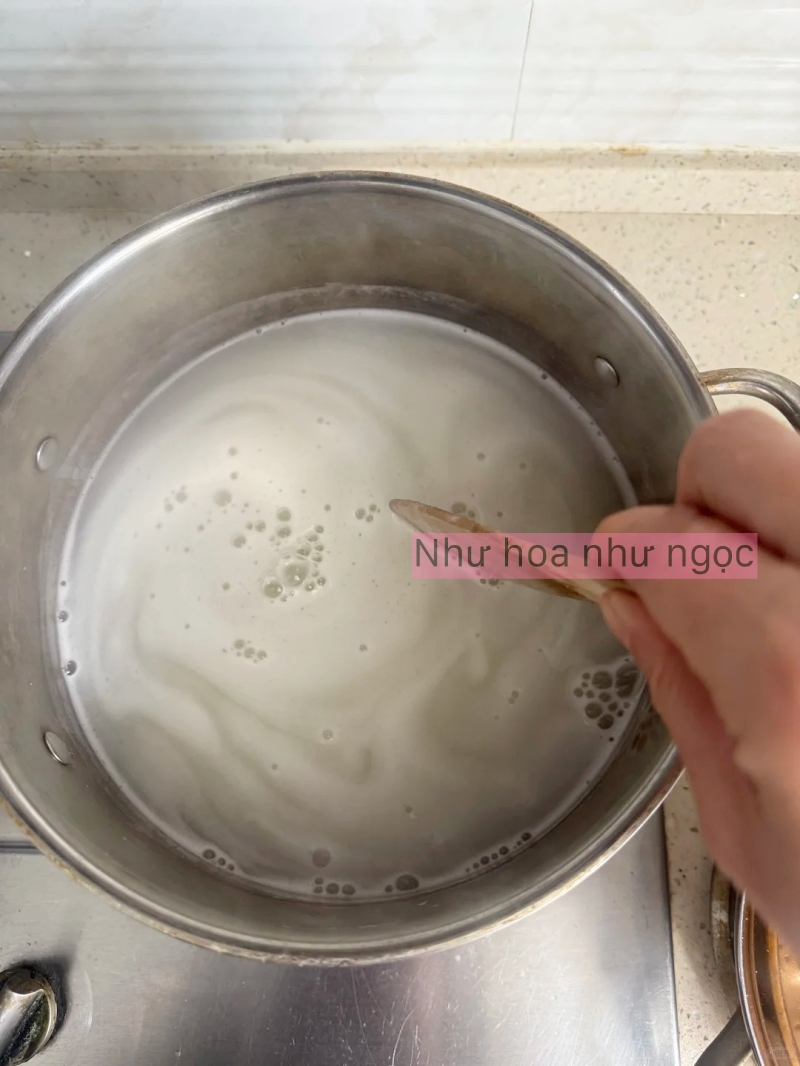 Tôi gội đầu bằng bột mì thay dầu gội, sau 2 tháng nhận ra mái tóc mình thay đổi hẳn- Ảnh 5.