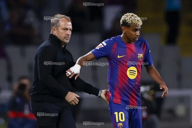 HLV Hansi Flick chỉ trích đội tuyển Tây Ban Nha sử dụng cầu thủ không đúng cách. Ảnh: EPA. yamal-bi-loai-khoi-doi-tuyen-tay-ban-nha (3).jpg