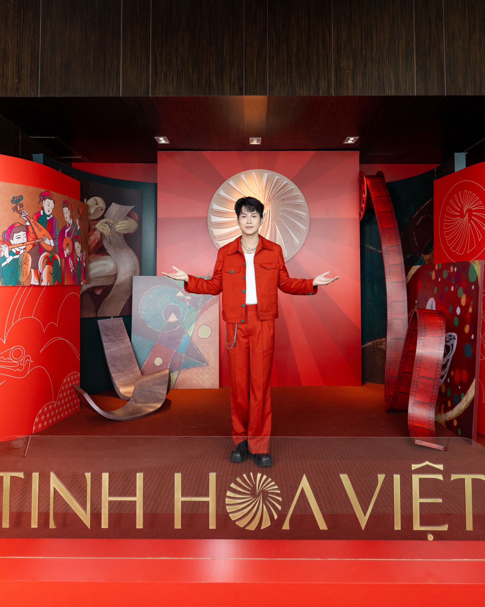 Midu làm Đại sứ Giải thưởng Tinh Hoa Việt, khoe nhan sắc nền nã bên dàn Hoa hậu - Ảnh 2.