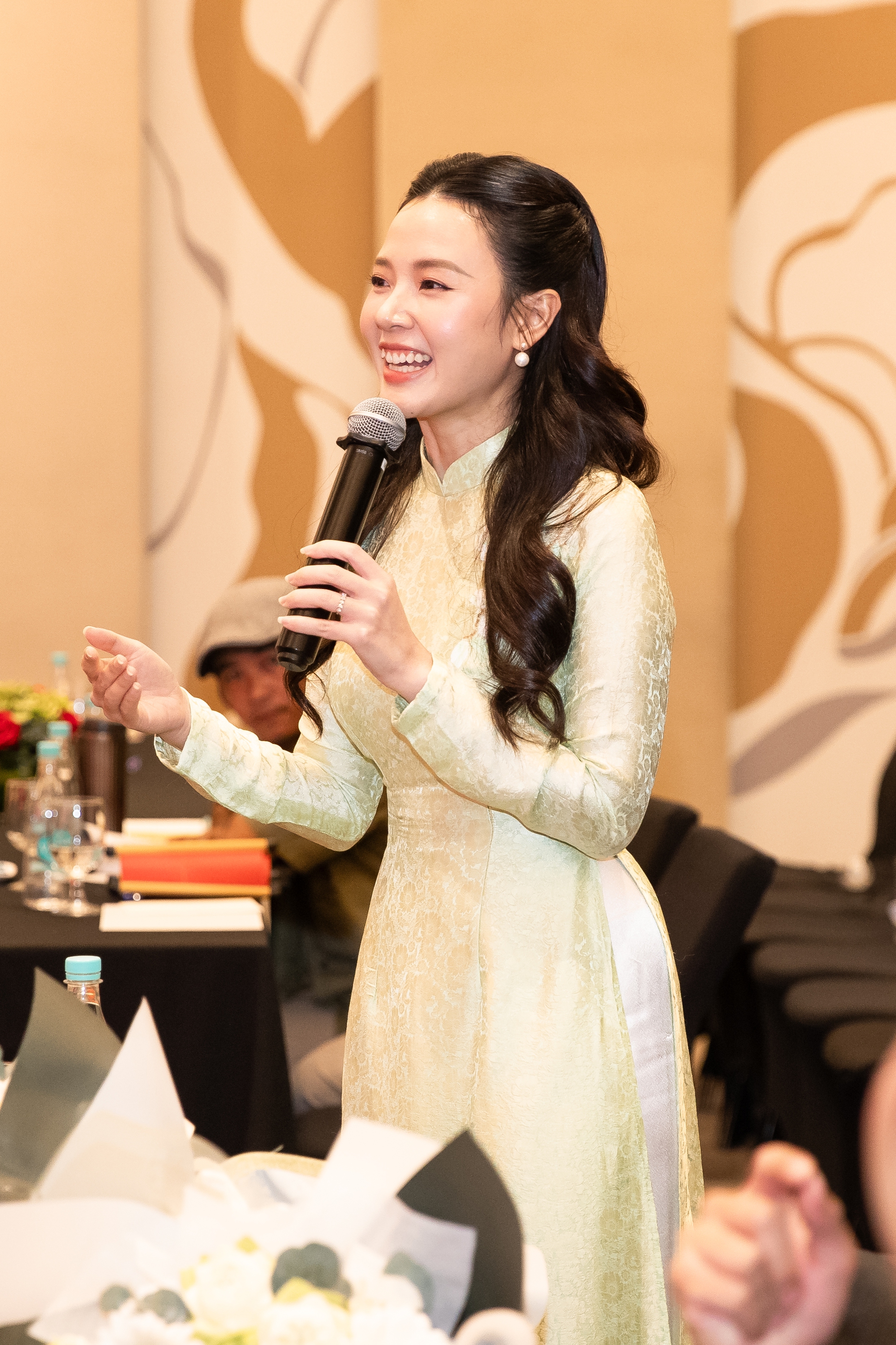 Midu làm Đại sứ Giải thưởng Tinh Hoa Việt, khoe nhan sắc nền nã bên dàn Hoa hậu - Ảnh 3.