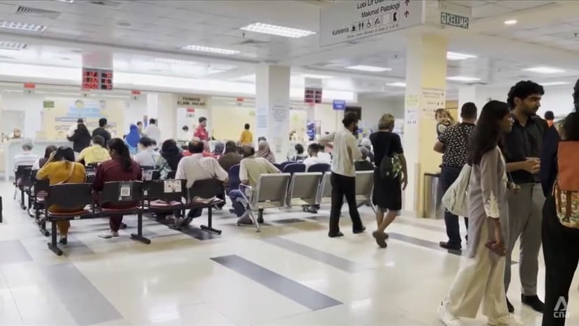 Nỗ lực bao năm để trở thành bác sĩ bệnh viện công, nhiều người ở quốc gia này đang từ bỏ con đường vốn được mơ ước nhất- Ảnh 2.