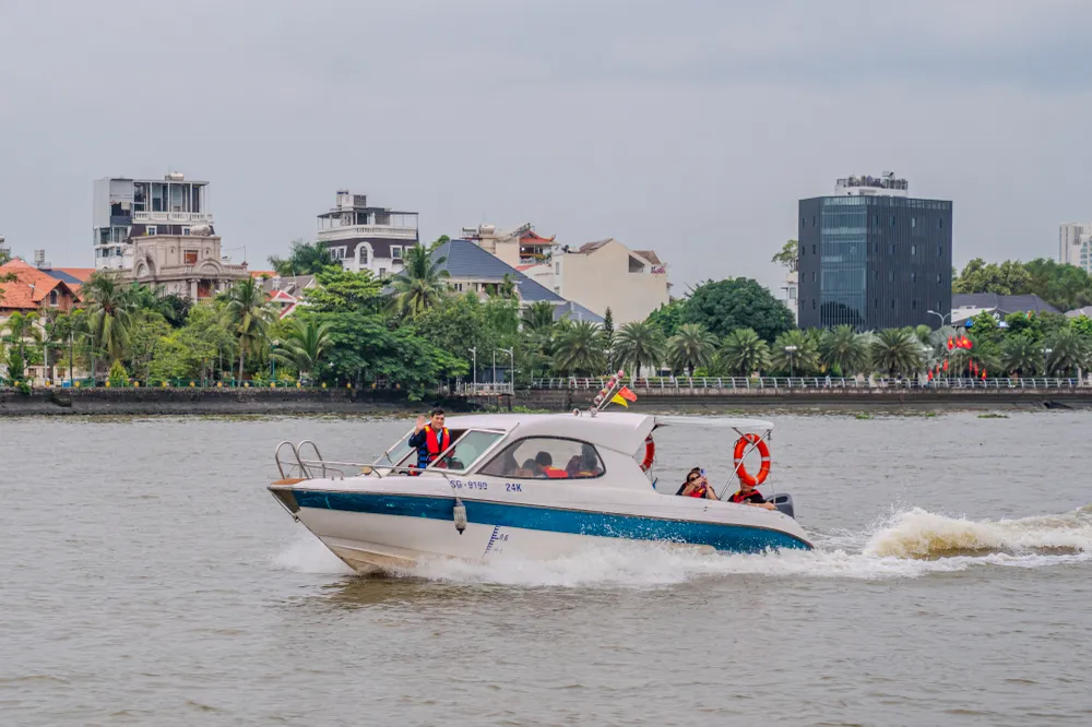 Mỗi xã, phường, đặc khu ven sông, ven biển sẽ xây dựng ít nhất một điểm vui chơi giải trí dưới nước. Ảnh: TT. TCH03650.JPG