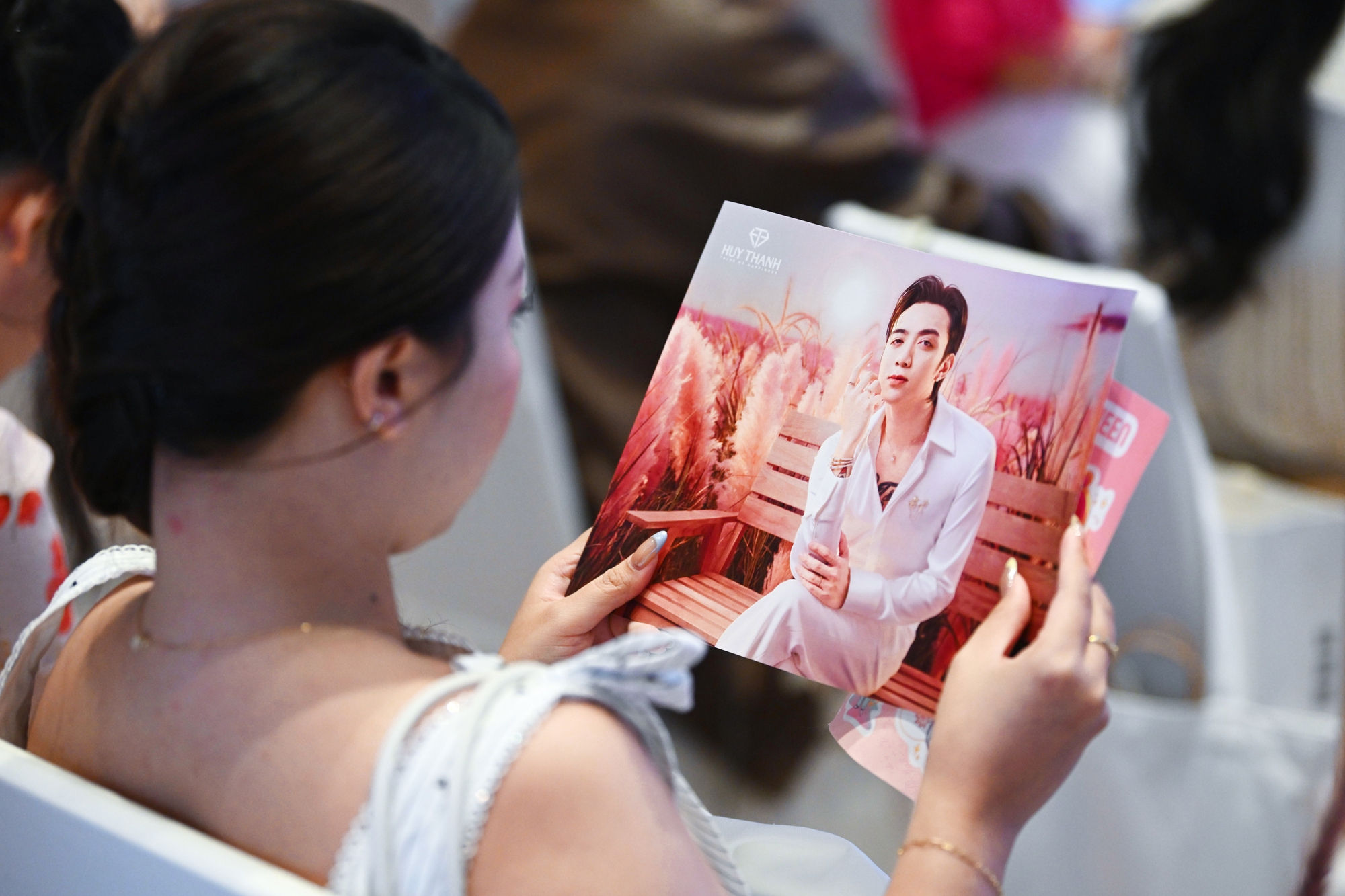 SOOBIN xuất hiện tại phiên đấu giá đặc biệt, cùng fan lan tỏa yêu thương vùng cao - Ảnh 6.