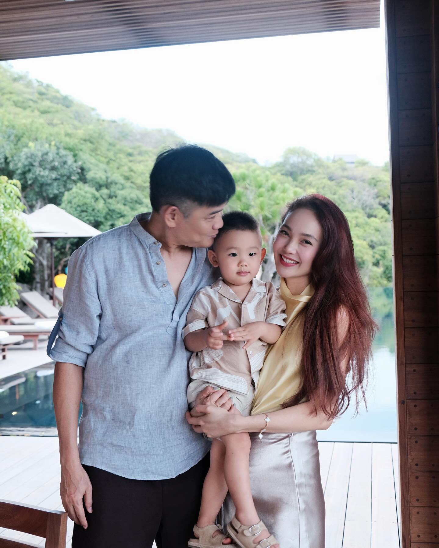 "Hot kid" mới của Vbiz: Mẹ là diễn viên hạng A, ba là doanh nhân gia thế khủng, xinh yêu thế này bảo sao không gây sốt? - Ảnh 7.