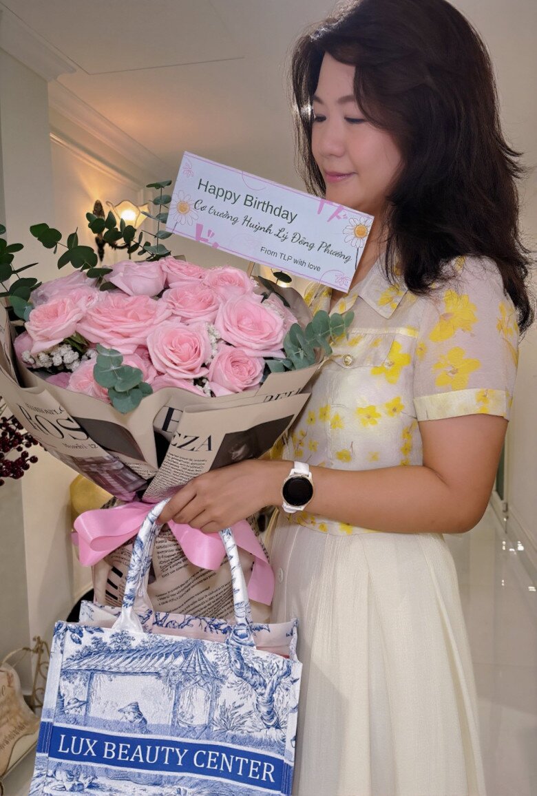 Ở tuổi 38, cô vẫn trẻ trung, xinh đẹp.