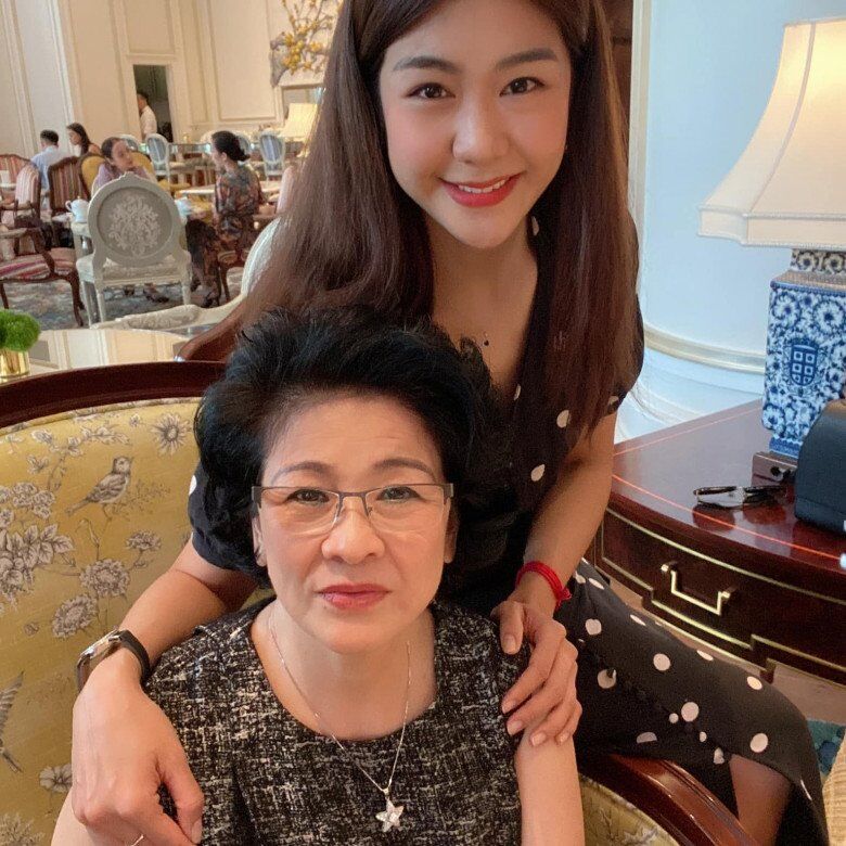 Cô thừa hưởng nhiều nét đẹp từ mẹ.