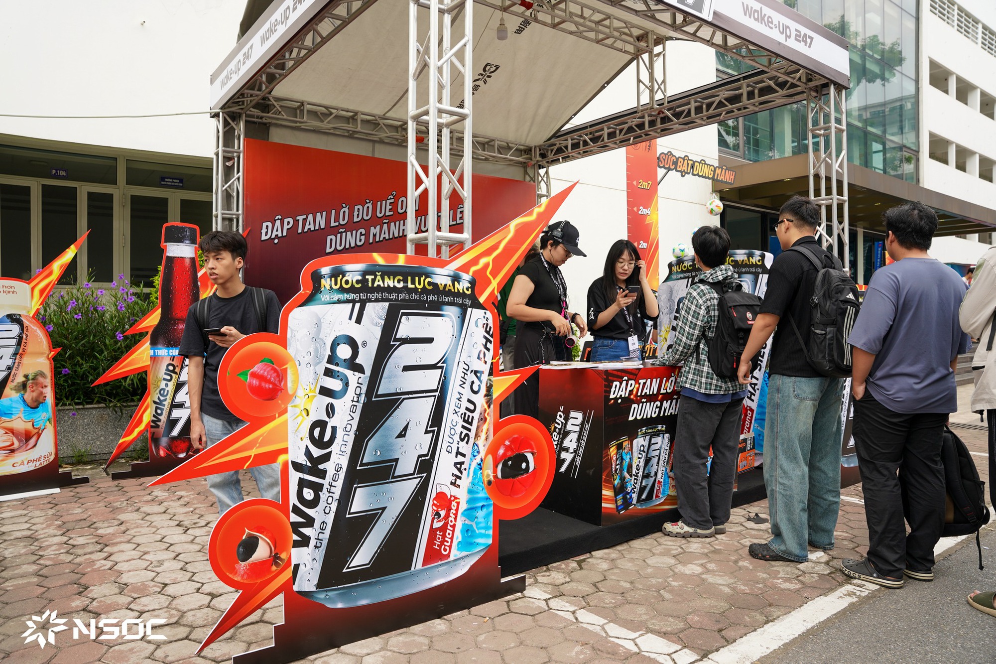 Tiên Tiên, Ánh Sáng Aza, Wxrdie cùng “bữa tiệc giải trí” NSOC Unitour tại trường Đại học Xây Dựng Hà Nội- Ảnh 6.