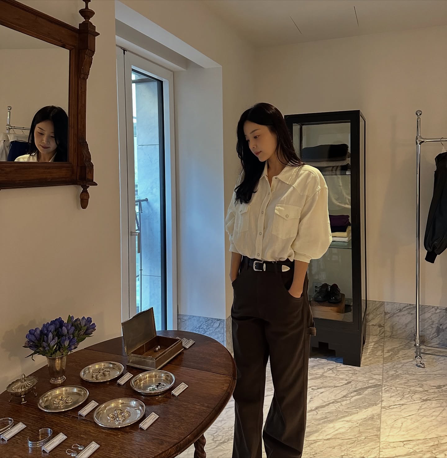 10 set đồ mùa thu siêu hack tuổi dành cho phụ nữ 40+ - Ảnh 2.