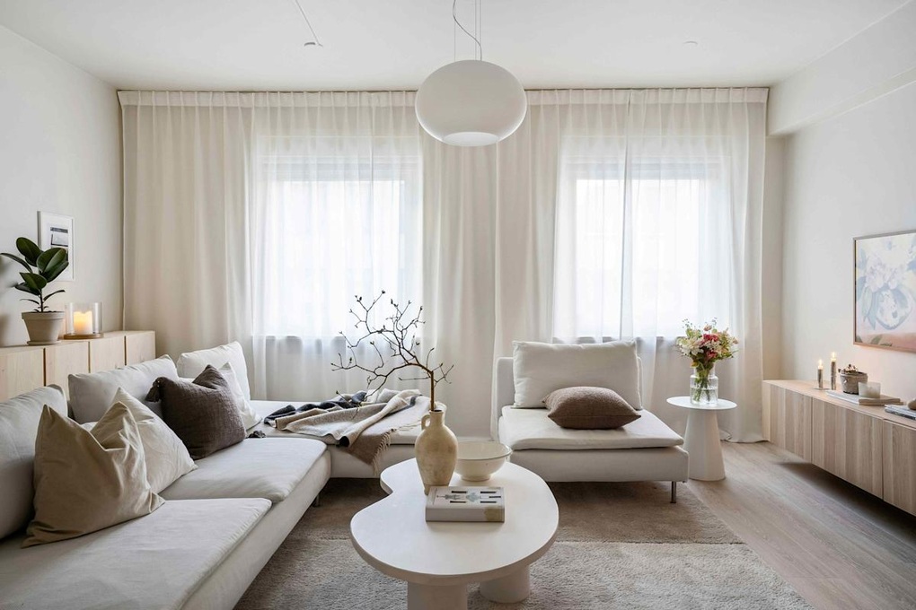 Bí quyết tối giản: Phòng khách sang trọng khi bỏ đi 7 món đồ này - 2