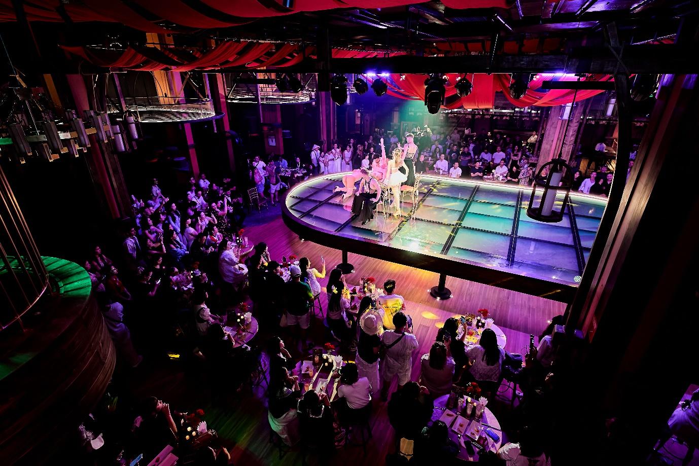 Show “After Glow” phục vụ du khách miễn phí ở hai khung giờ