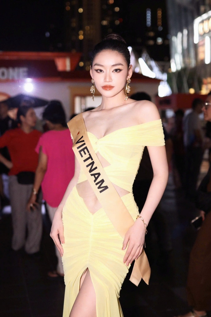 Yến Nhi mặc tôn dáng trong một hoạt động ở chặng đầu cuộc thi. Ảnh: Nhân vật cung cấp