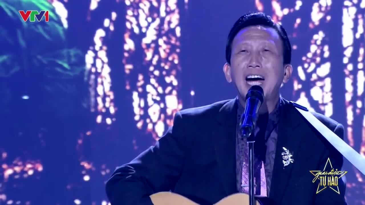 Nhạc sĩ Thế Hiển hát "Hát về anh" ở "Giai điệu tự hào" 2016