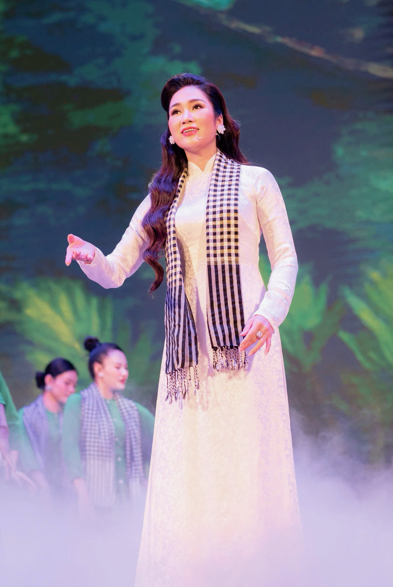 'Hoa hậu cải lương' Như Huỳnh đón tin vui kép- Ảnh 3.