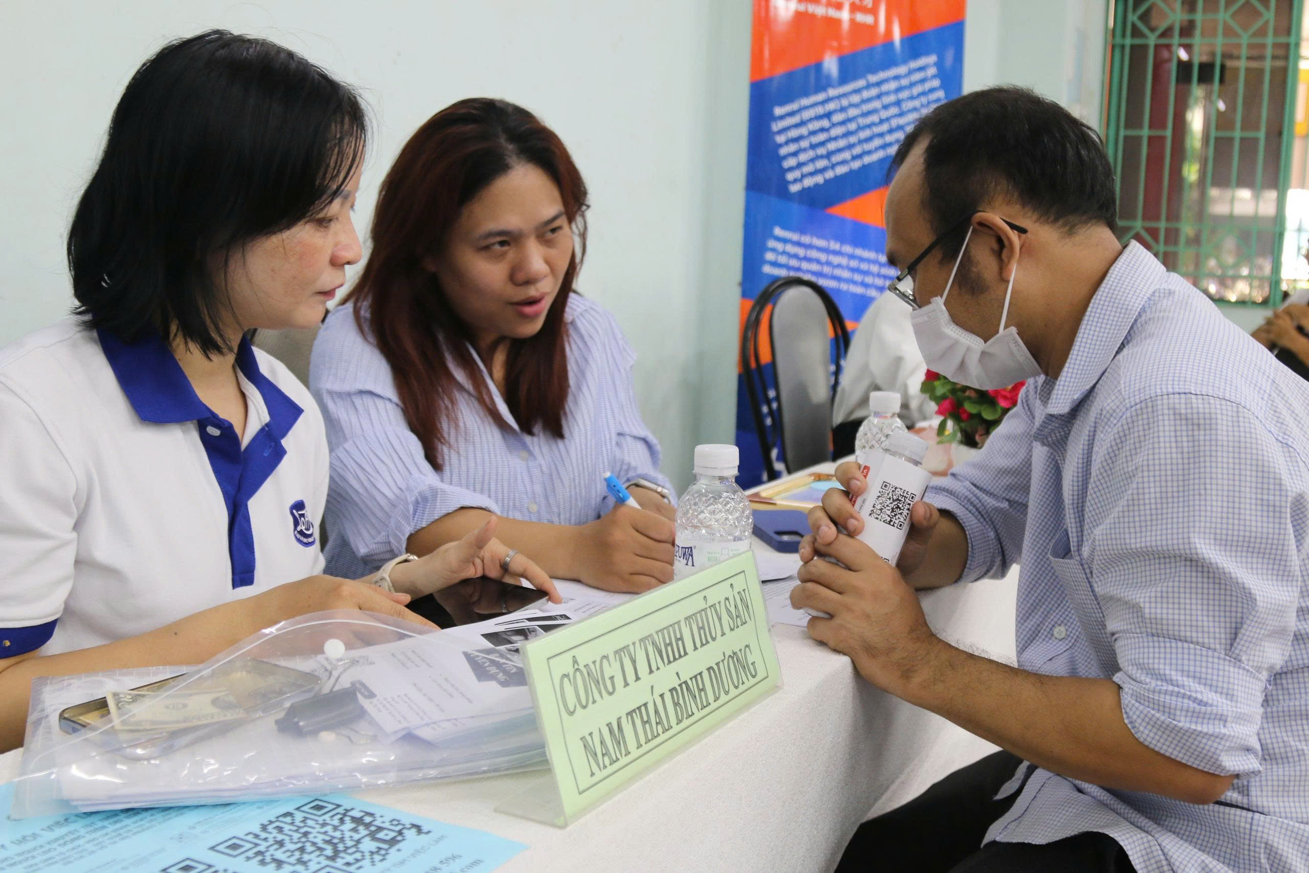 TP HCM tuyển dụng hơn 3.000 vị trí, mở rộng cơ hội cho người khuyết tật- Ảnh 3. TP HCM tuyển dụng hơn 3.000 vị trí, mở rộng cơ hội cho người khuyết tật- Ảnh 3.