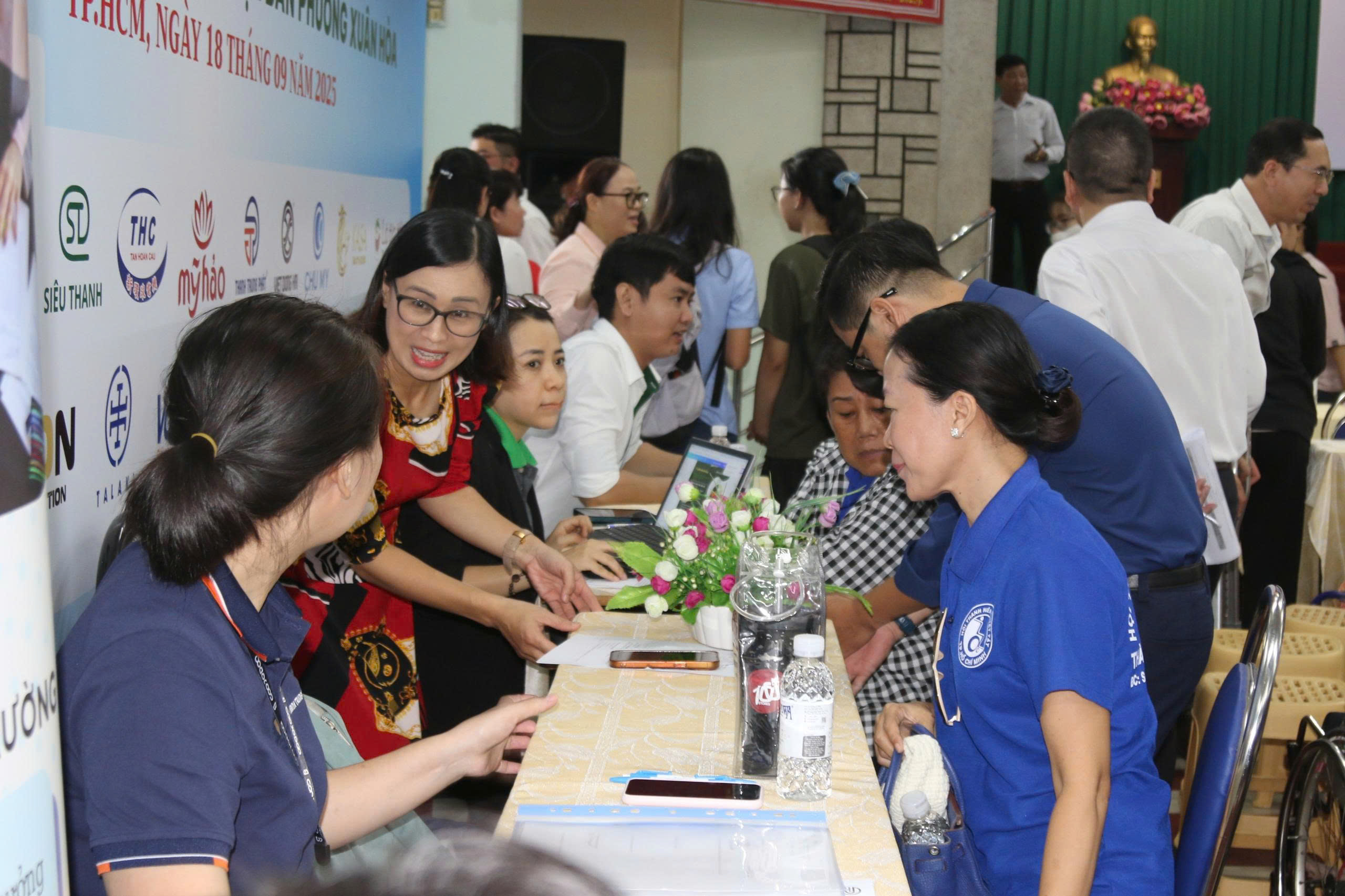 TP HCM tuyển dụng hơn 3.000 vị trí, mở rộng cơ hội cho người khuyết tật- Ảnh 4. TP HCM tuyển dụng hơn 3.000 vị trí, mở rộng cơ hội cho người khuyết tật- Ảnh 4.