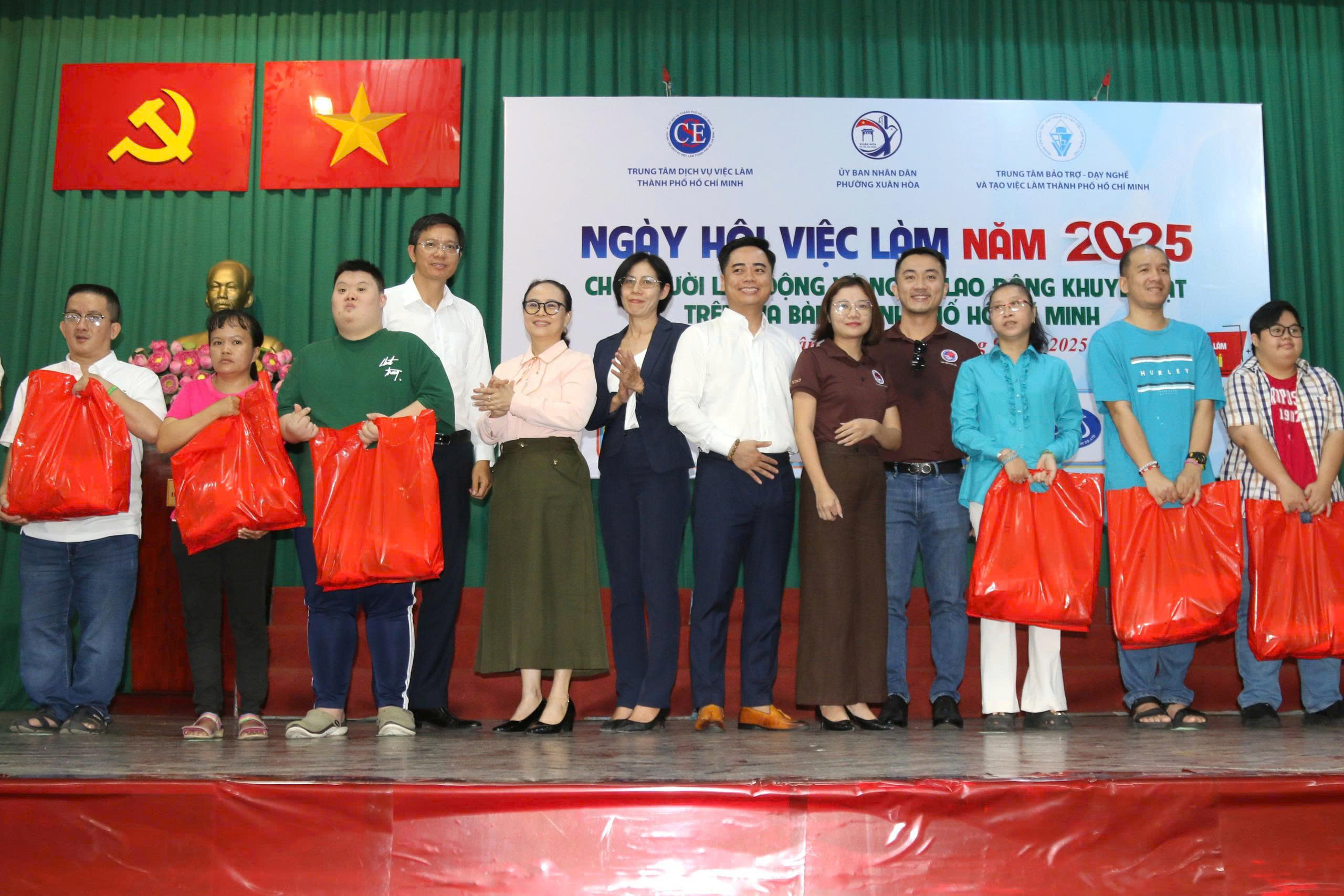 TP HCM tuyển dụng hơn 3.000 vị trí, mở rộng cơ hội cho người khuyết tật- Ảnh 7. TP HCM tuyển dụng hơn 3.000 vị trí, mở rộng cơ hội cho người khuyết tật- Ảnh 7.