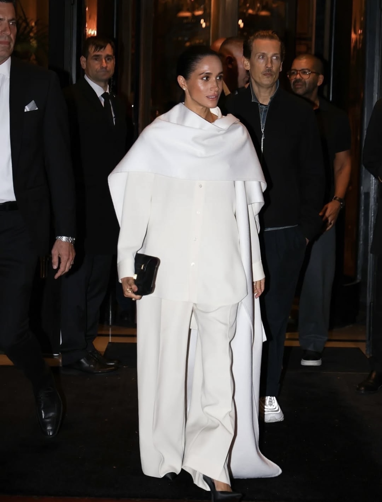 Màn tái xuất đầy thị phi của Meghan Markle - Ảnh 2.