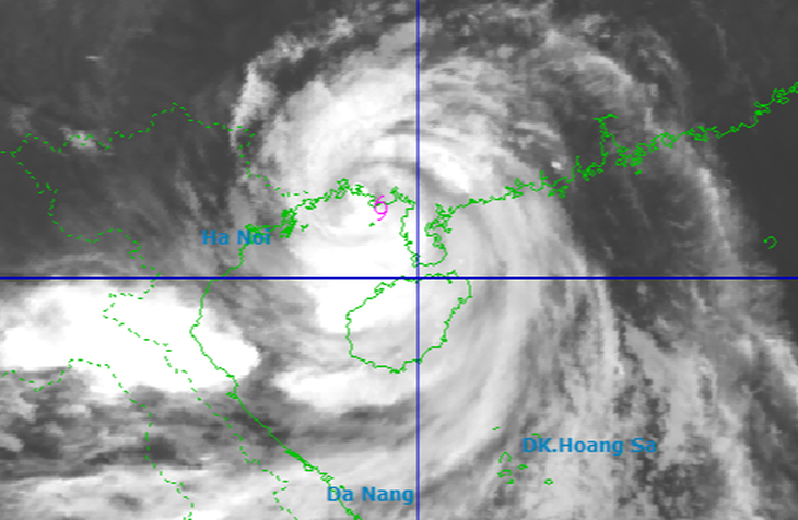Bão Matmo vào vịnh Bắc Bộ, đêm nay đến sáng sớm mai đổ bộ đất liền 2 Bão Matmo vào vịnh Bắc Bộ, đêm nay đến sáng sớm mai đổ bộ đất liền - Ảnh 2.