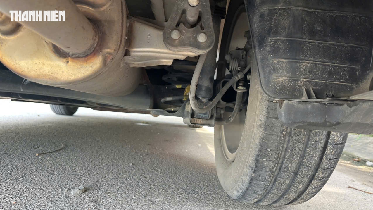Giảm xóc bên phải ô tô tại Việt Nam thường hư hỏng sớm hơn bên trái - Ảnh 4. Giảm xóc bên phải ô tô tại Việt Nam thường hư hỏng sớm hơn bên trái - Ảnh 4.