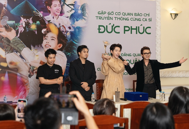 Giải đáp về sân khấu Intervision đậm hồn Việt của Đức Phúc, tại sao có tất cả nhưng vẫn thiếu cờ đỏ sao vàng?- Ảnh 3.