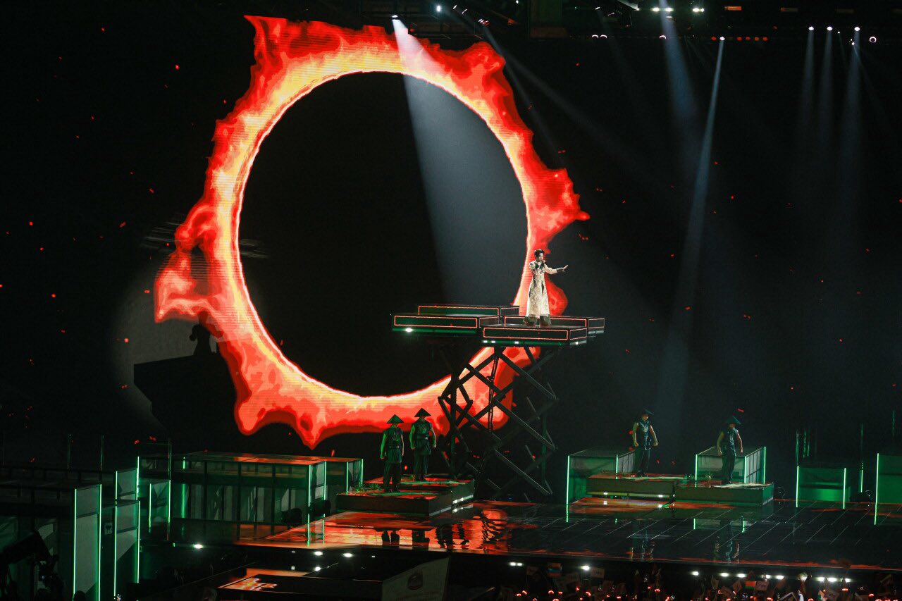 Giải đáp về sân khấu Intervision đậm hồn Việt của Đức Phúc, tại sao có tất cả nhưng vẫn thiếu cờ đỏ sao vàng?- Ảnh 8.