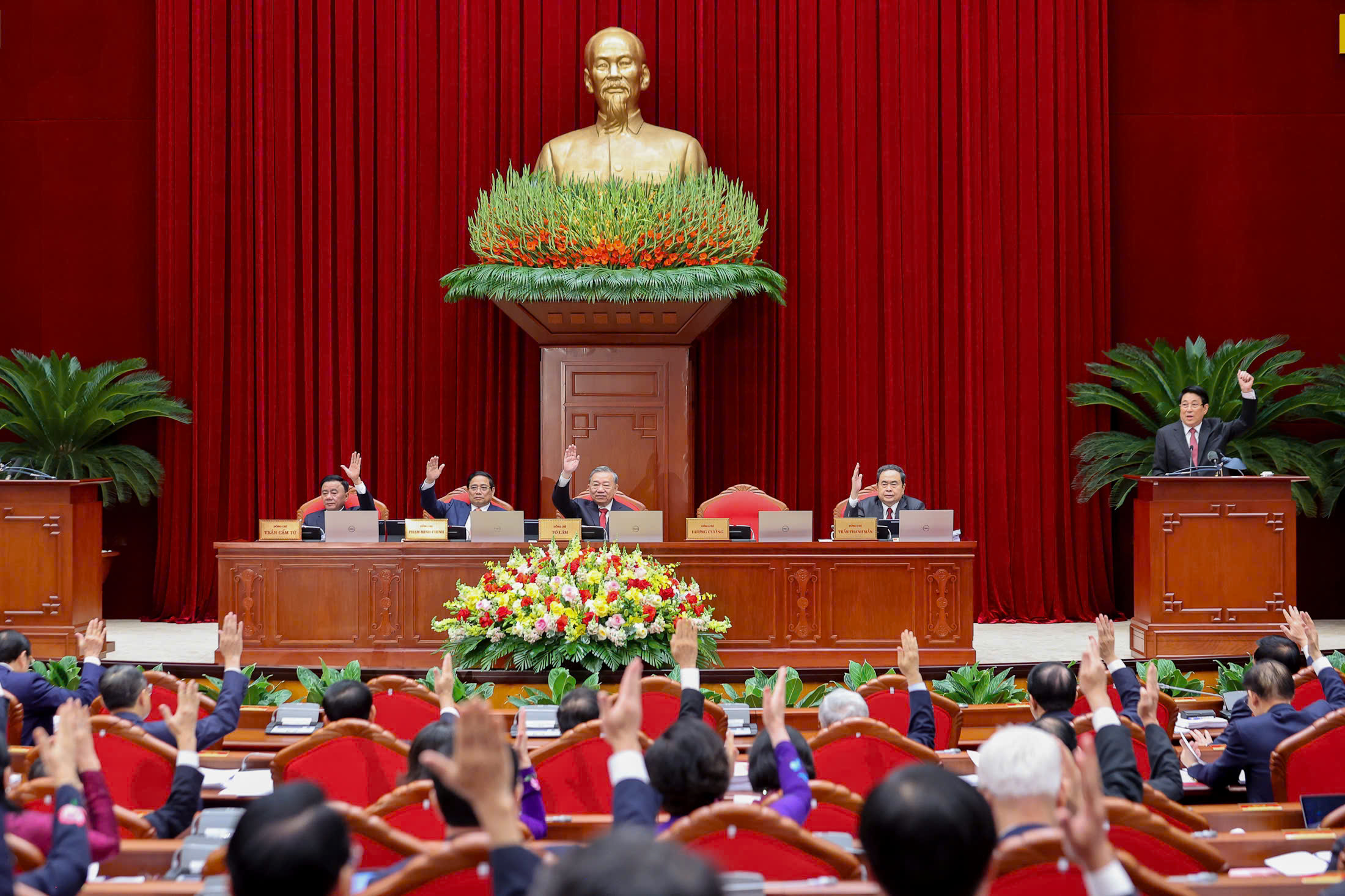 Bỏ phiếu giới thiệu nhân sự tái cử Trung ương Đảng khóa XIV- Ảnh 1. Bỏ phiếu giới thiệu nhân sự tái cử Trung ương Đảng khóa XIV- Ảnh 1.