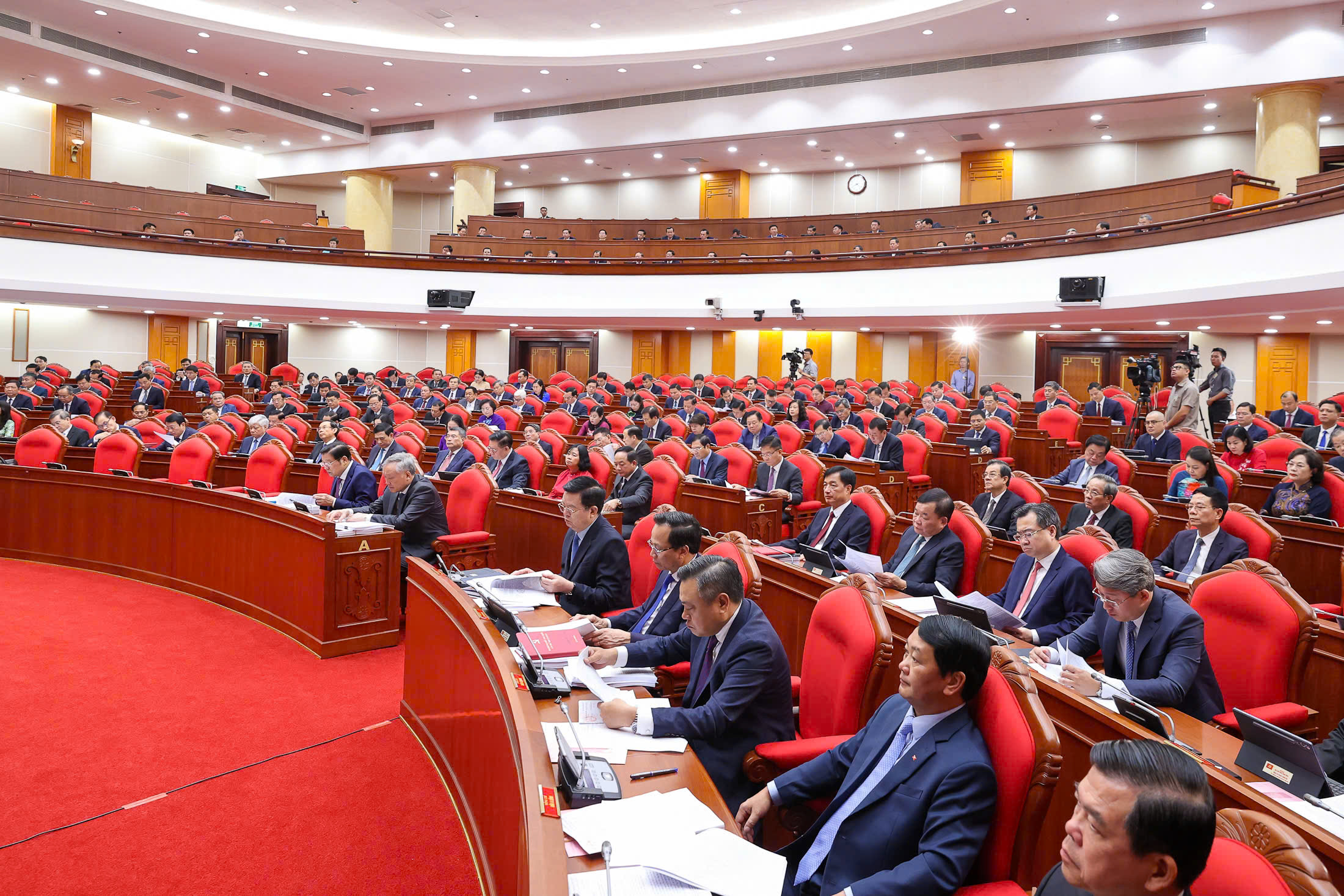 Khai mạc Hội nghị Trung ương 13: Lấy phiếu giới thiệu nhân sự khóa XIV - Ảnh 2.