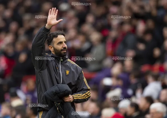 phat-ngon-gay-soc-cua-hlv-ruben-amorim-bi-phan-ung-du-doi (4).jpg