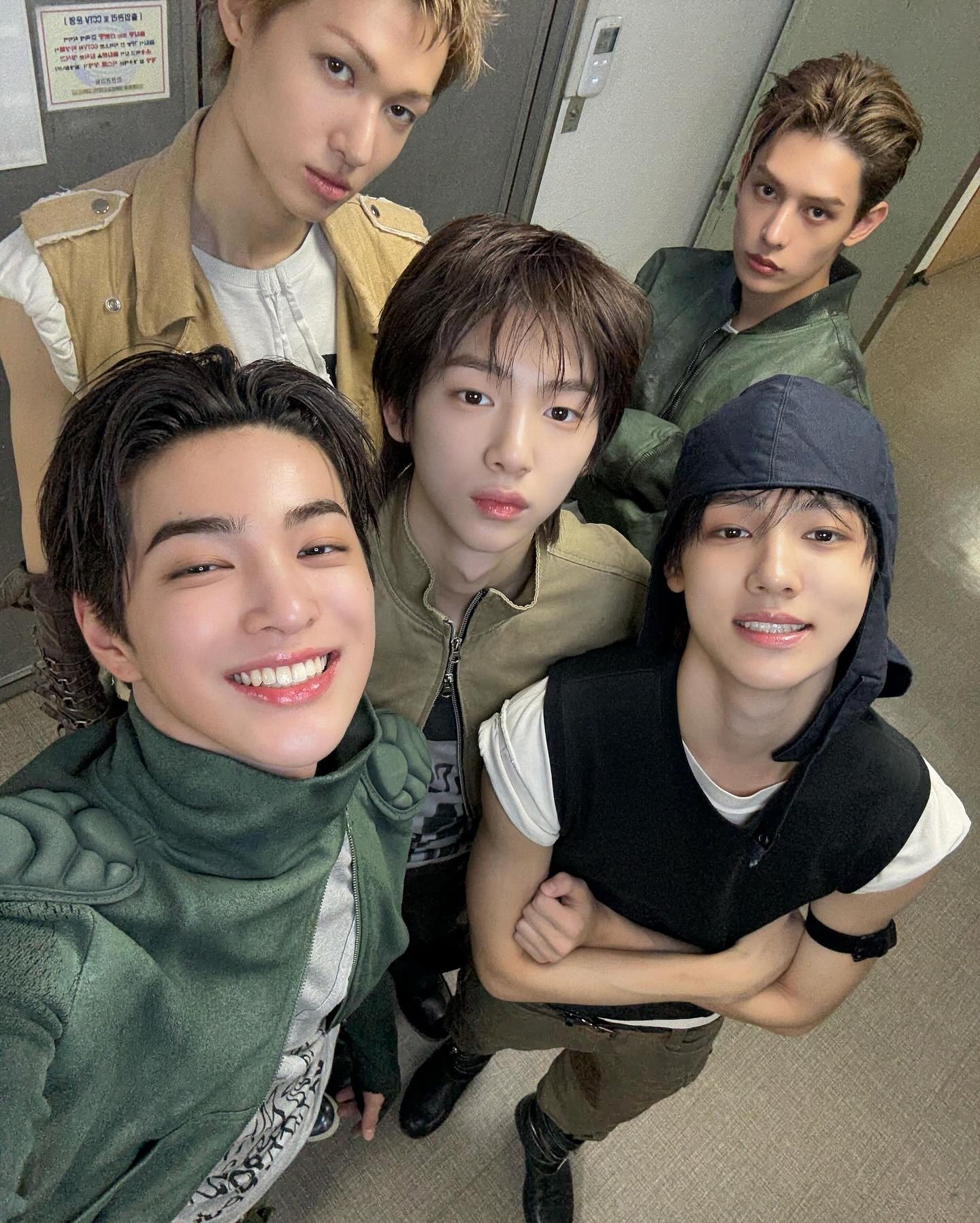 Nhóm nam đang mang cơn sốt Kpop trở lại: Tưởng flop ai ngờ hot không tưởng, toàn “ngoan xinh yêu” làm cô dì đổ đứ đừ- Ảnh 12.