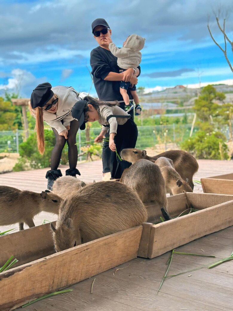 Nhã Phương hài hước thừa nhận bản thân “hèn”, thường phá luật của ông xã.