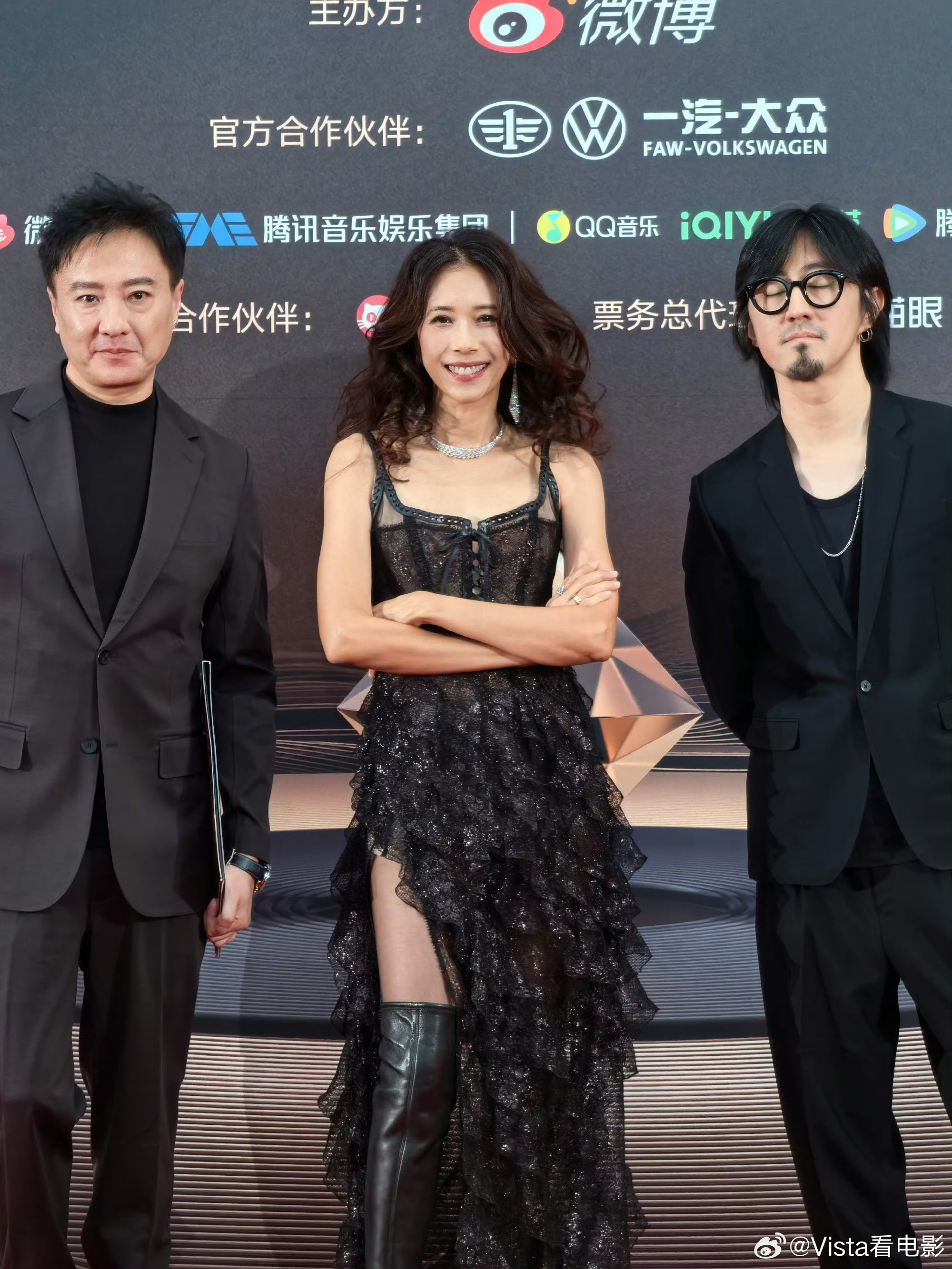 Kiều nữ U60 đẹp bất khả chiến bại hút hơn 900 triệu view, cực phẩm nhất là cặp chân trị giá 100 tỷ đồng- Ảnh 2.