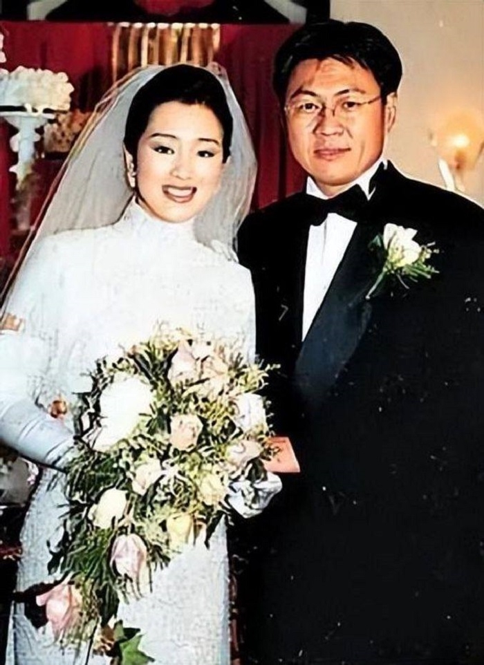 Mỹ nhân quyền lực nhất Cbiz có quá khứ làm “bé ba” chấn động, được o bế vì cặp kè đạo diễn hàng đầu - Ảnh 7.