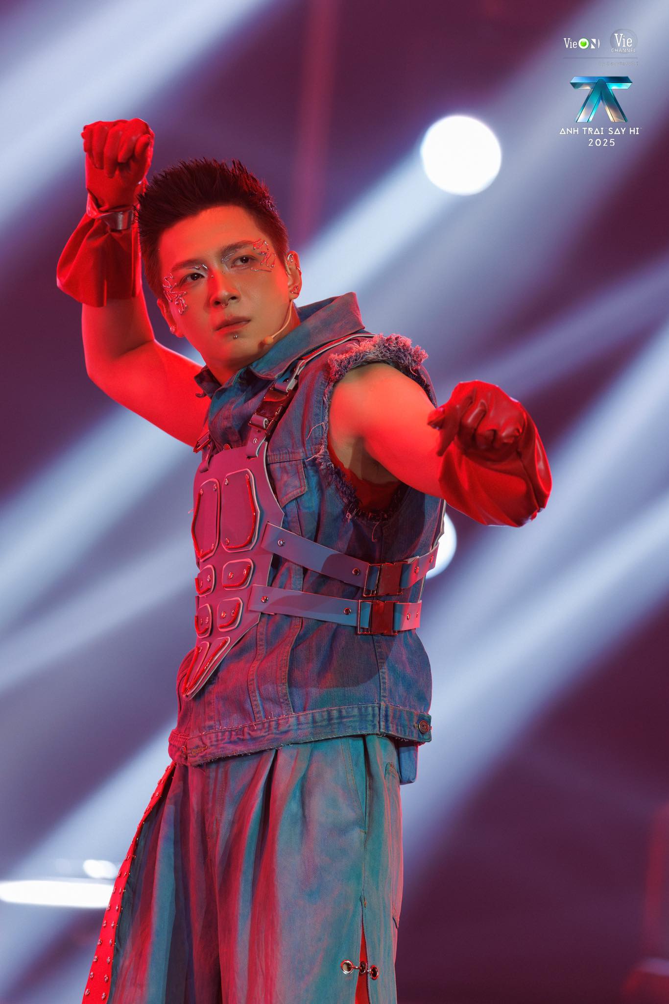 Nói Ngô Kiến Huy có mỗi 2 hit thì lại chưa nghe loạt ca khúc này từng làm mưa làm gió Vpop một thời rồi!- Ảnh 2.