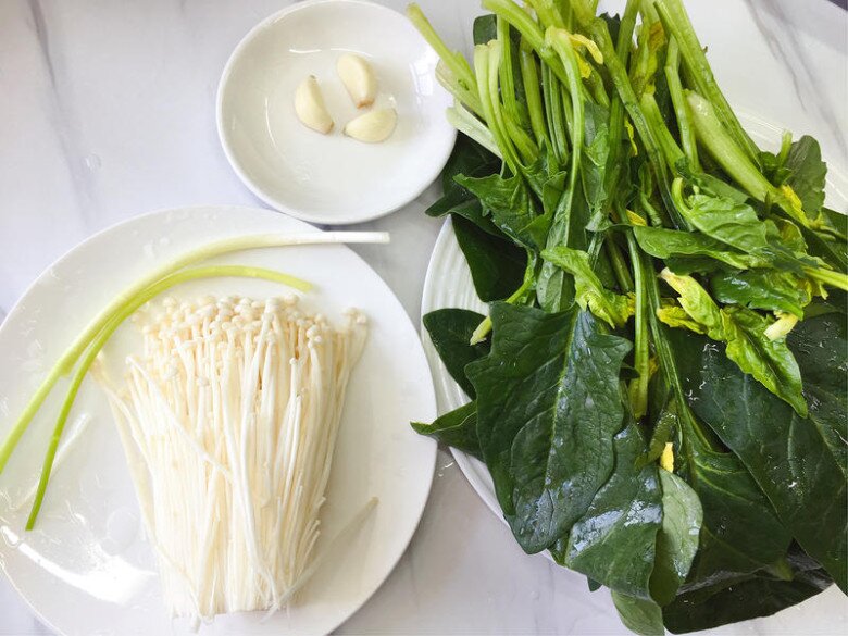 Hai rau này xào chung với nhau ăn ngon không cần thịt, lại rất bổ gan, bỏ qua thật phí - 2