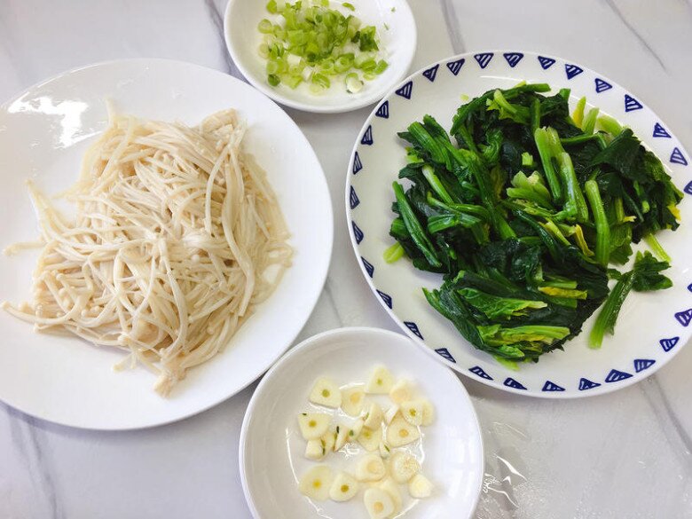 Hai rau này xào chung với nhau ăn ngon không cần thịt, lại rất bổ gan, bỏ qua thật phí - 5