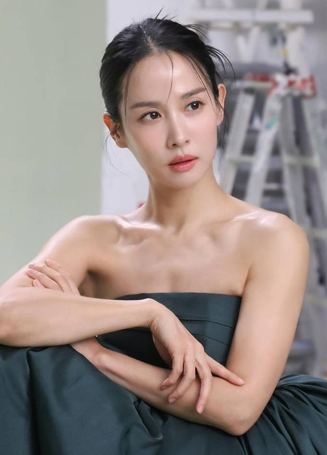 Trước khi ngủ mà ngắm mỹ nhân 18+ này là thức đến sáng: Nhan sắc được tạo hóa ưu ái, ánh mắt nhìn cột điện cũng tình - Ảnh 5.